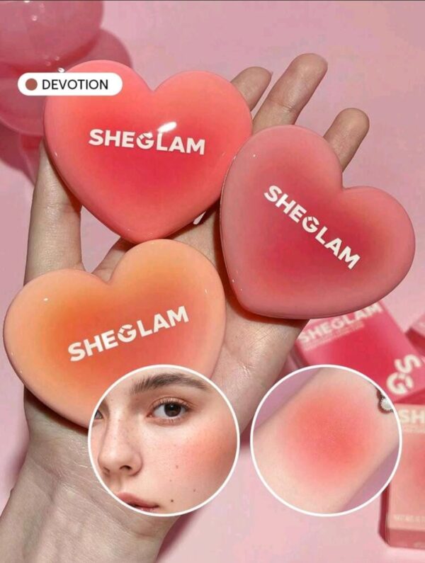 Sheglame playing capid blusher